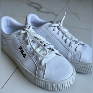 FILA WOMENS lace up court white sneaker
